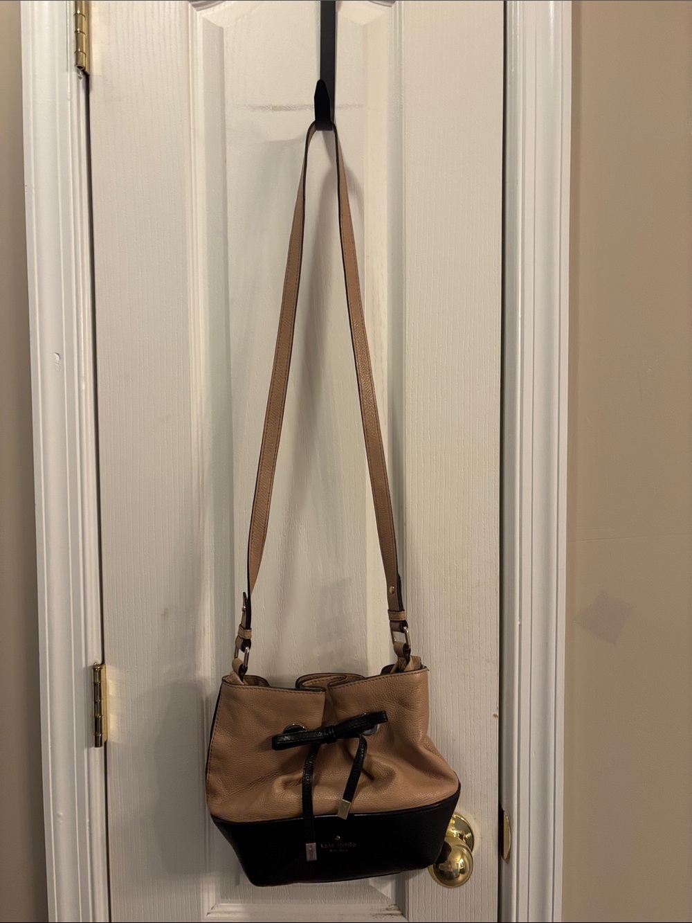 Kate spade Two-Tone Tan and Black Shoulder Bag - Stylish Everyday Crossbody